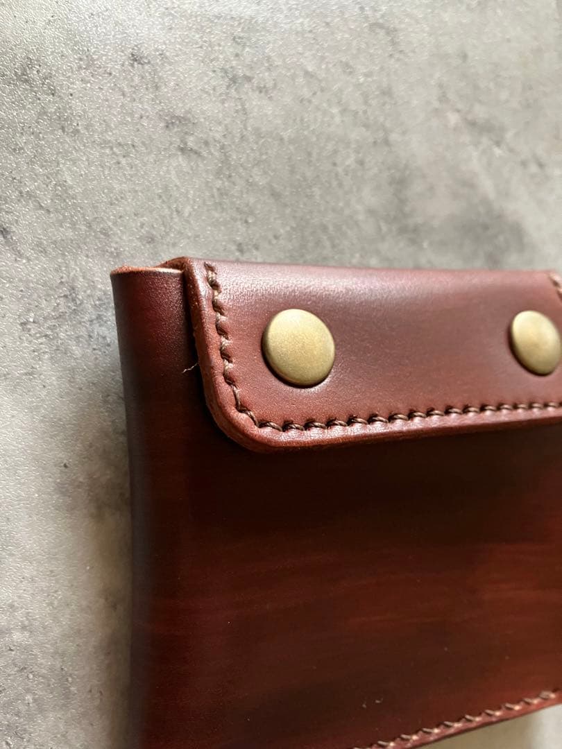 上質なヌメ革で作ったスマートなお財布を