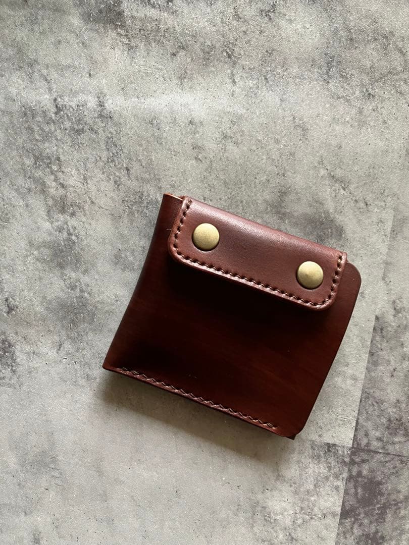 上質なヌメ革で作ったスマートなお財布を