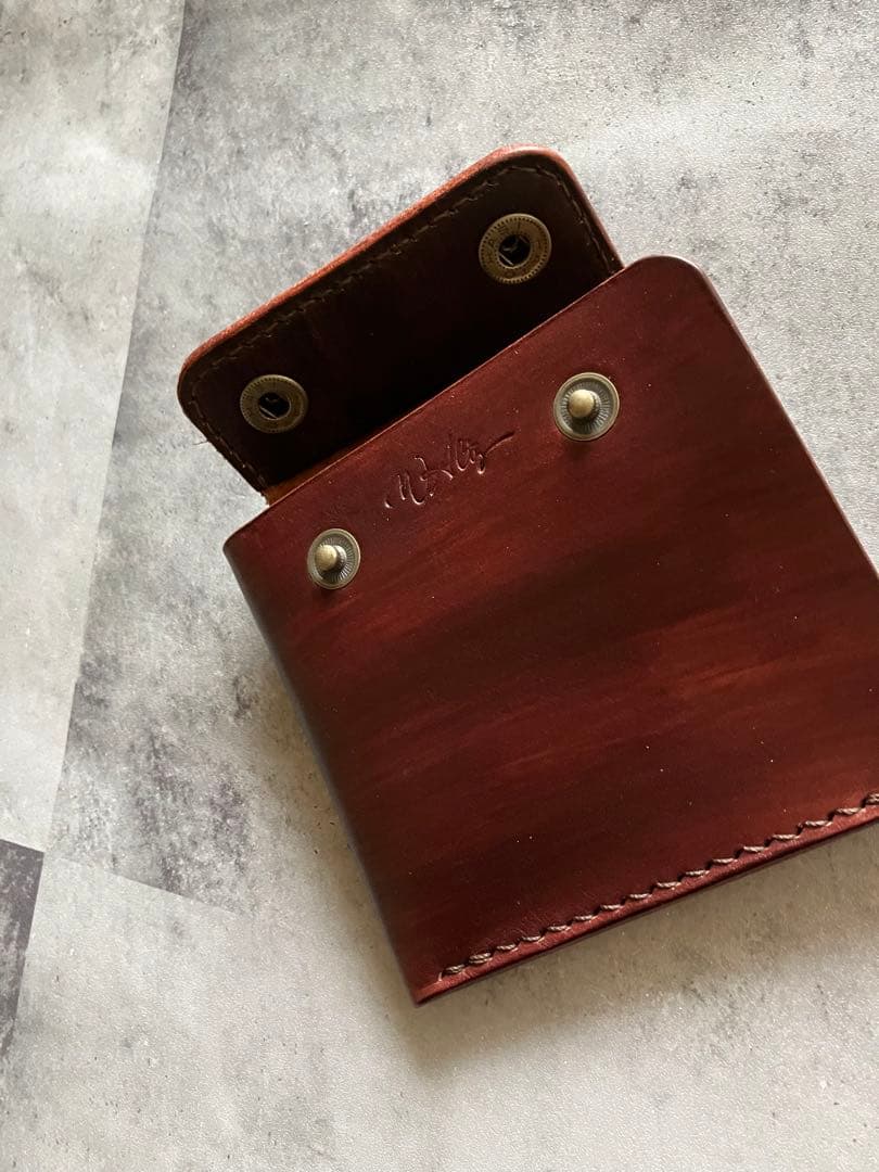 上質なヌメ革で作ったスマートなお財布を