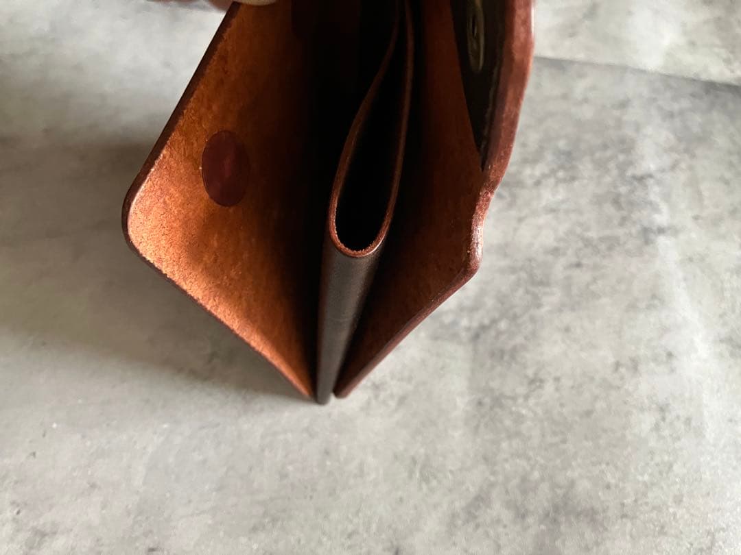 上質なヌメ革で作ったスマートなお財布を