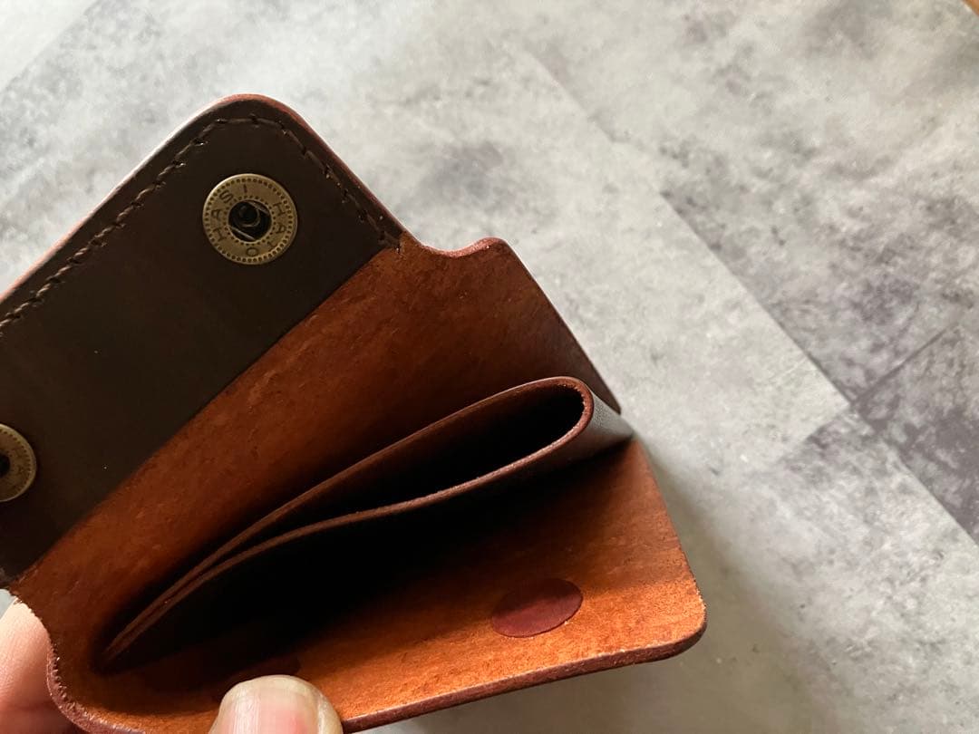 上質なヌメ革で作ったスマートなお財布を