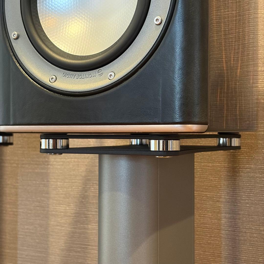 ②右側 MONITOR AUDIO スピーカー PL100 専用スタンドセット