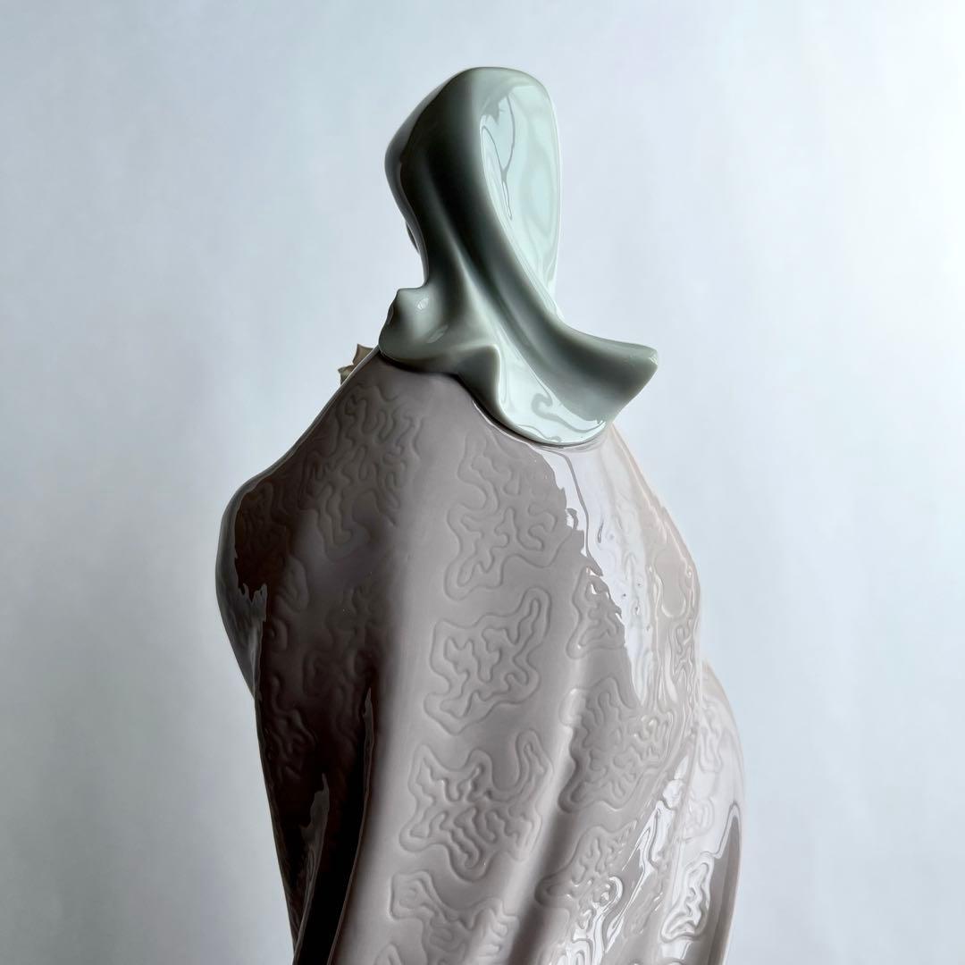 リアドロ　LLADRO 花を持つマリア　置物　陶器人形