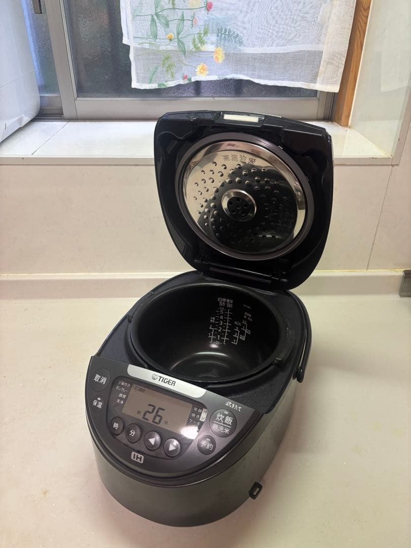 TIGER タイガー IH炊飯ジャー 2022年製 5.5合 jpw-bk10