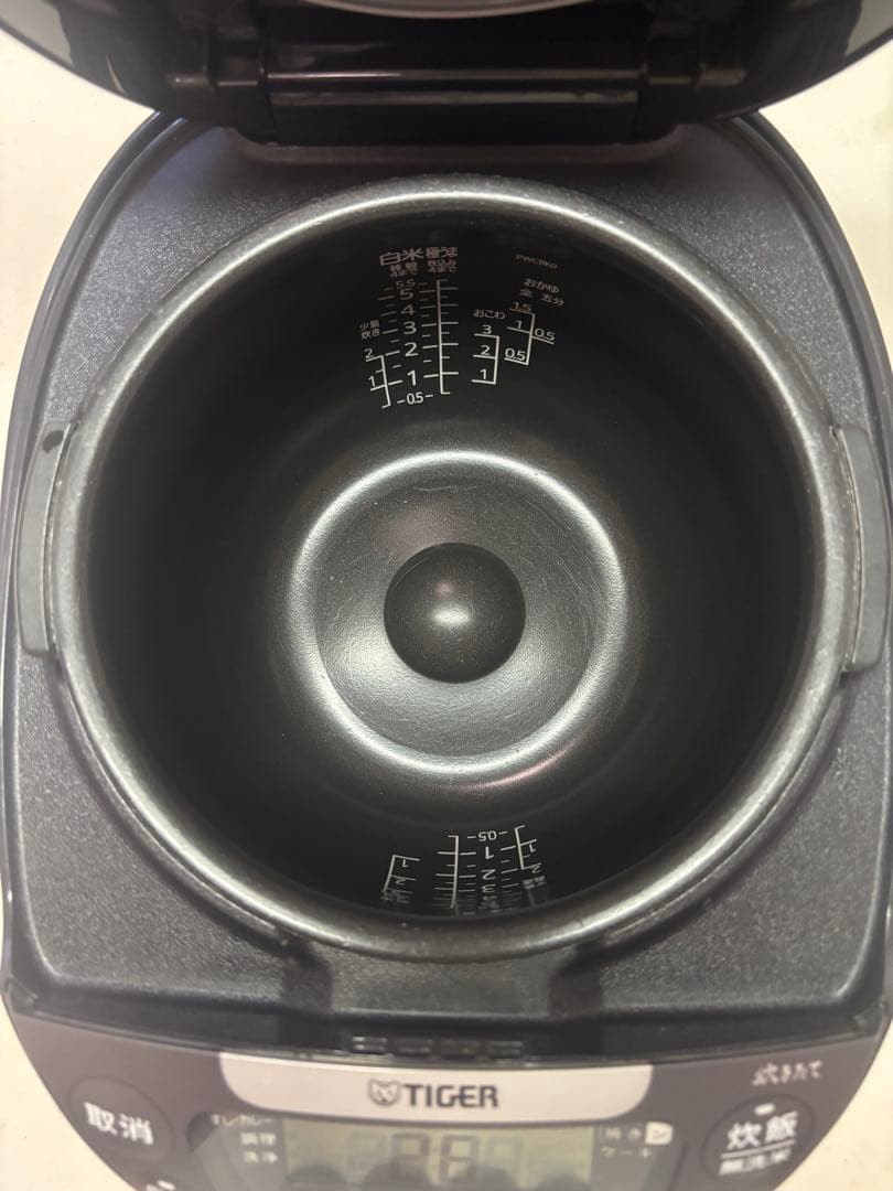 TIGER タイガー IH炊飯ジャー 2022年製 5.5合 jpw-bk10