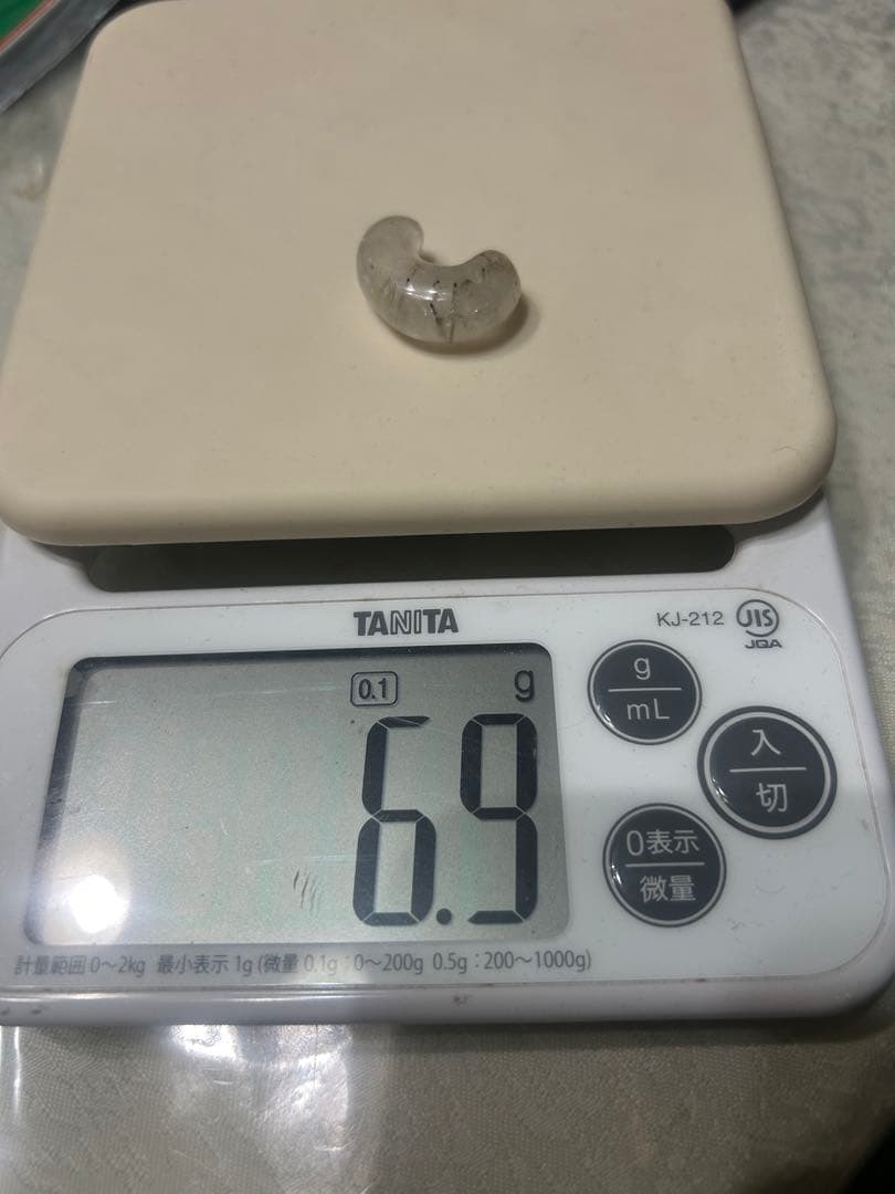 山梨県産　水晶　勾玉