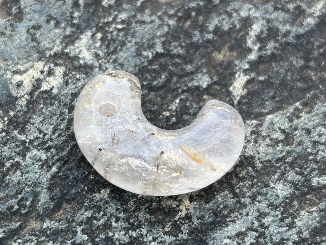 山梨県産　水晶　勾玉