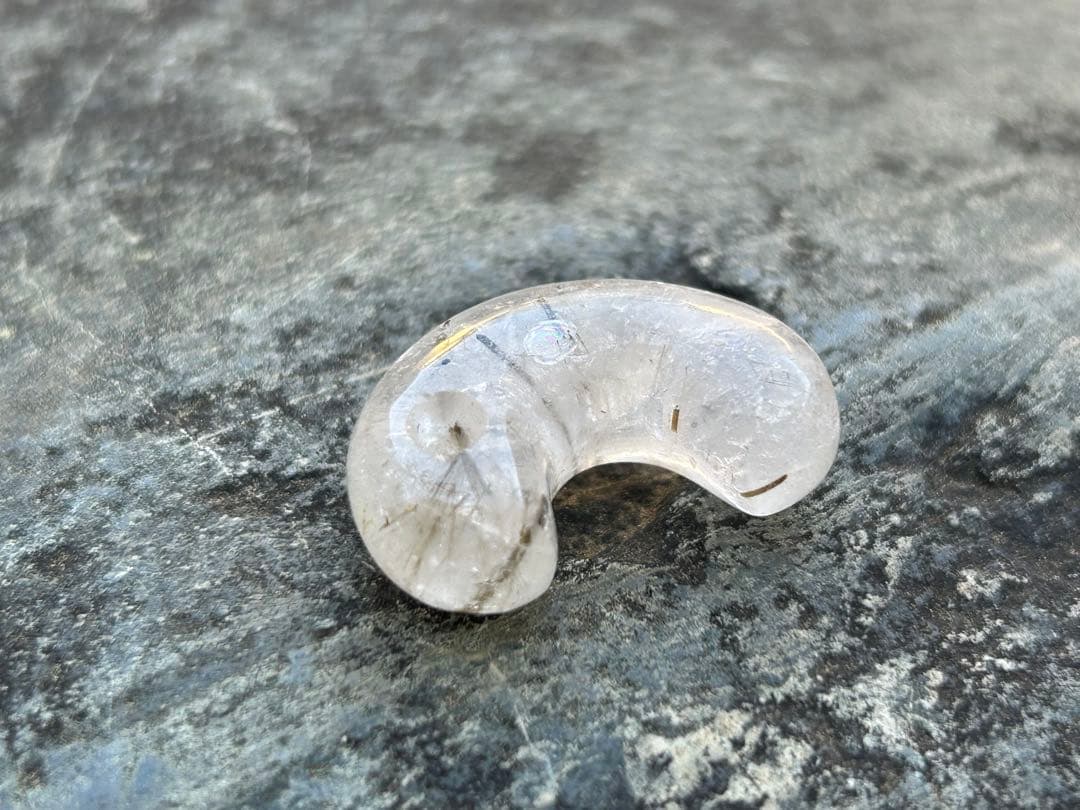 山梨県産　水晶　勾玉