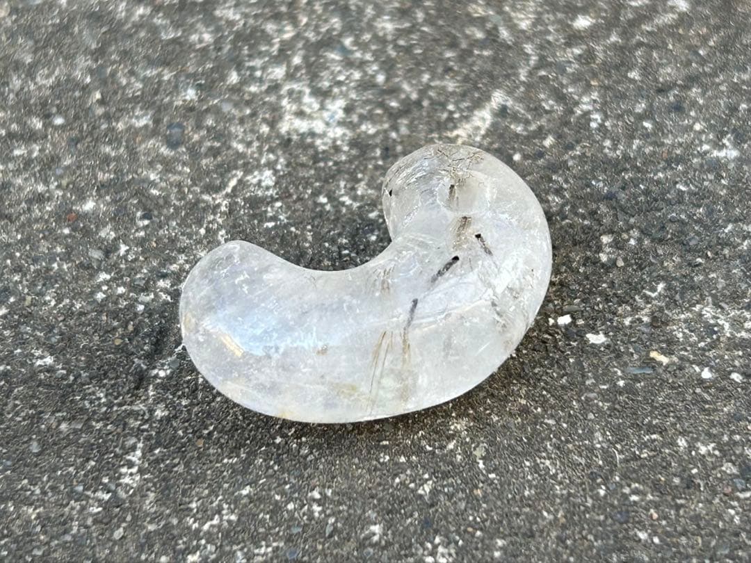 山梨県産　水晶　勾玉