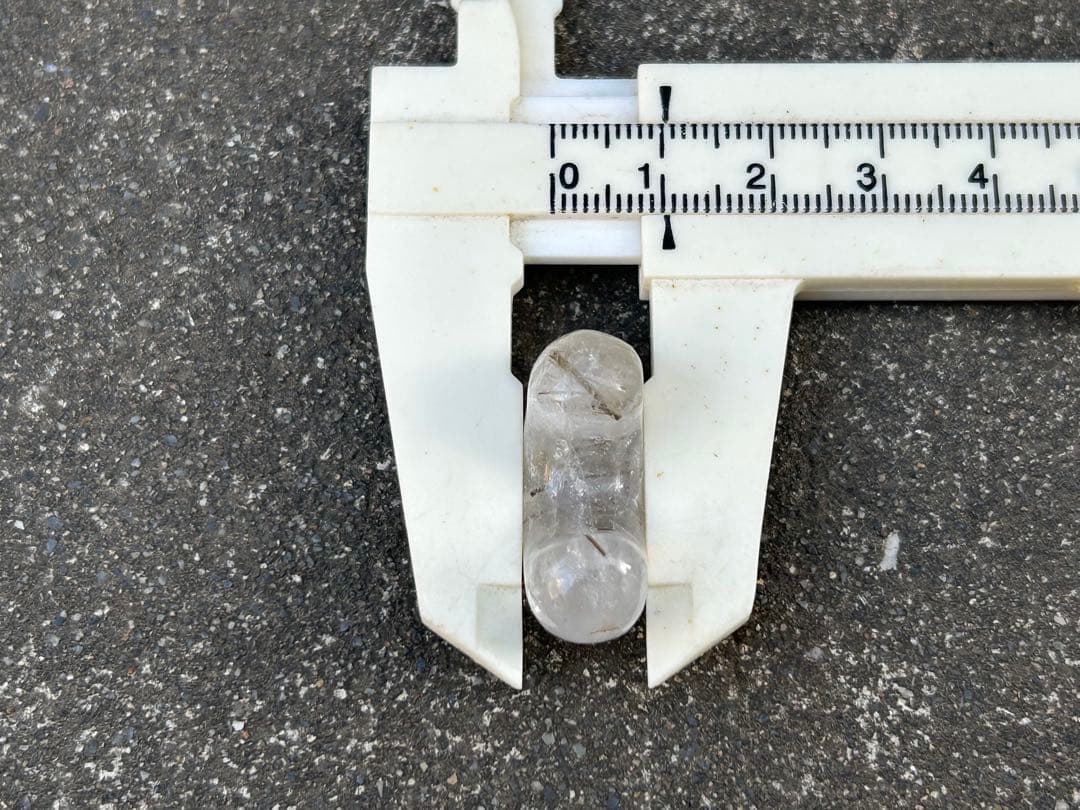 山梨県産　水晶　勾玉