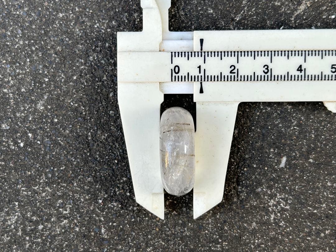 山梨県産　水晶　勾玉