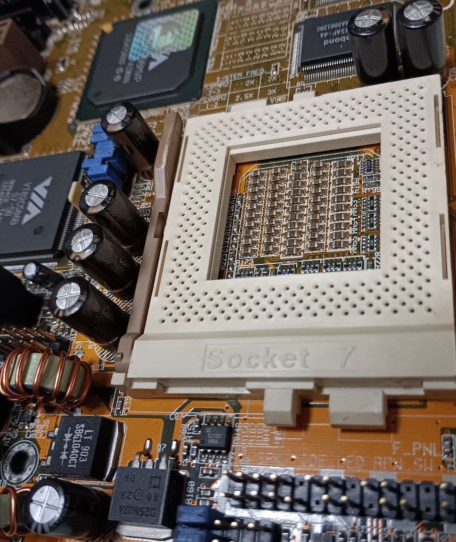 FIC VA 503+ マザーボード ATX Socket 7