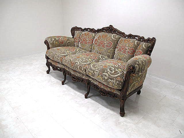 イタリア製 ロココ様式 金華山 3人掛けソファ 猫脚 彫刻フレーム 鋲打ち装飾