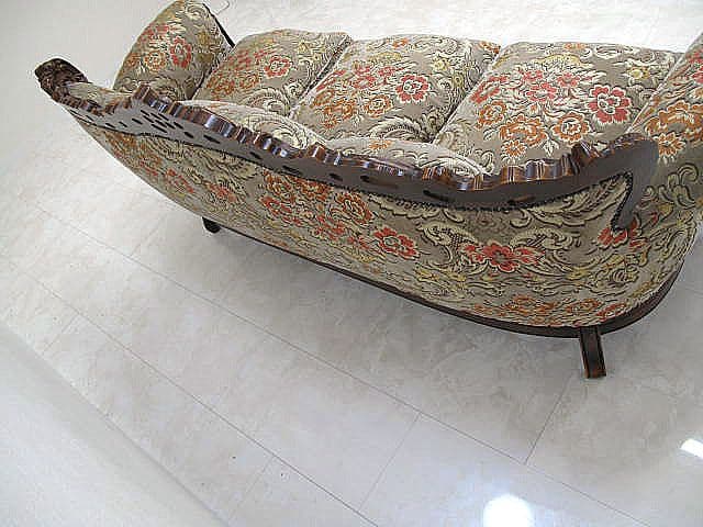 イタリア製 ロココ様式 金華山 3人掛けソファ 猫脚 彫刻フレーム 鋲打ち装飾