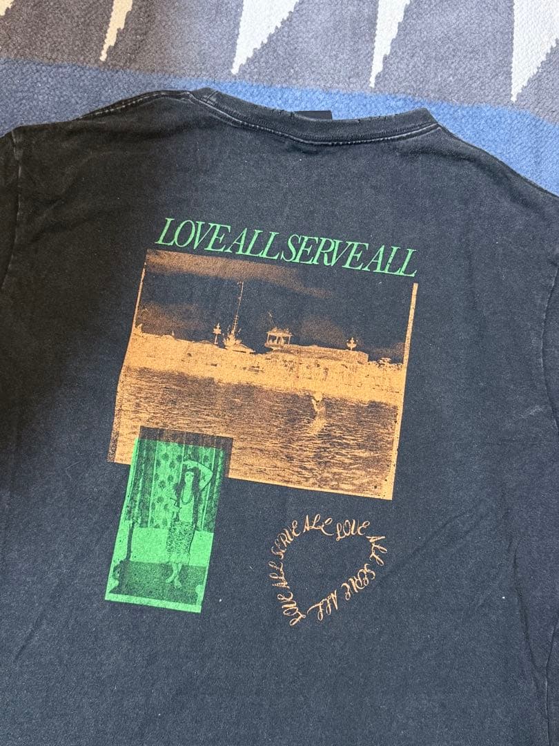 LOVE ALL SERVE ALL ロングスリーブTシャツ Mサイズ