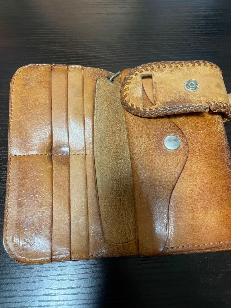 アルズニの革財布