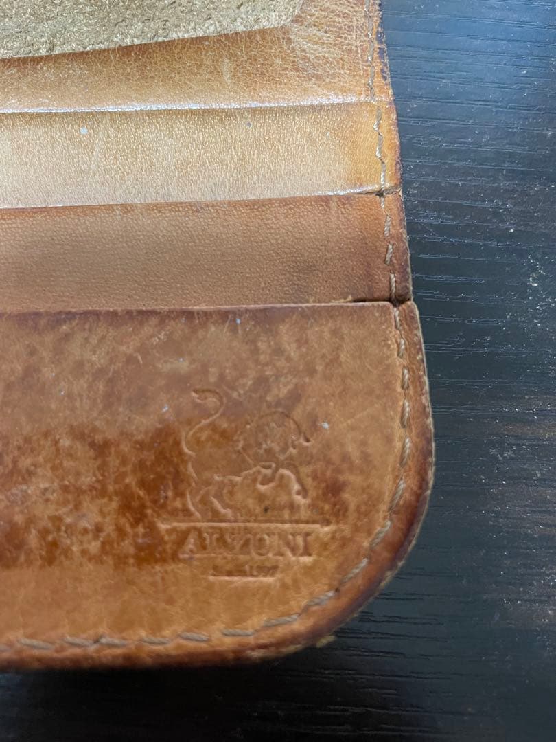 アルズニの革財布