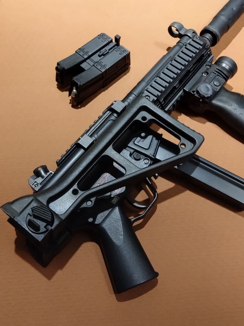 東京マルイ　MP5　外装カスタム　初速90 STD電動ガン　※ライトは飾りです