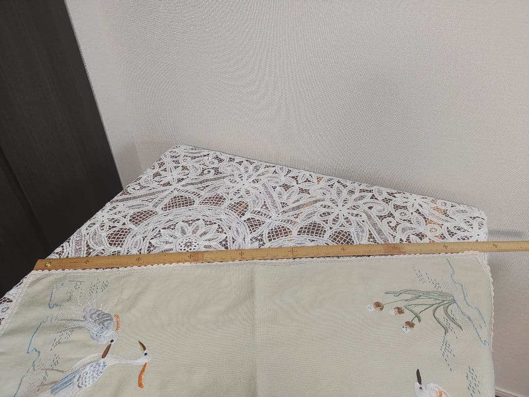 ハンドメイド アオサギ 手刺繍 手編みレース縁取り テーブルセンター