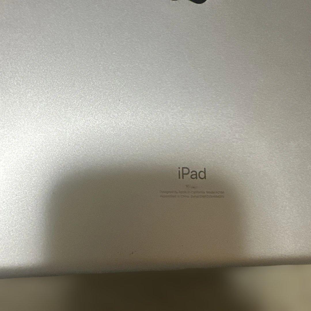 iPad 第7世代 32GB WI-fi+Cellularモデル シルバー