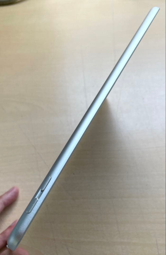 iPad 第6世代　A1893　Wi-Fiモデル　シルバー　32GB 超美品#4