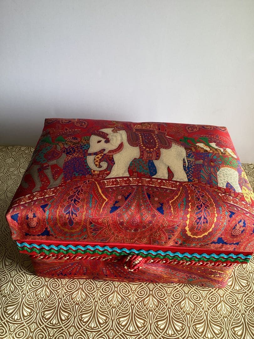 装飾茶箱　アラビアOR インド❓白いゾウ