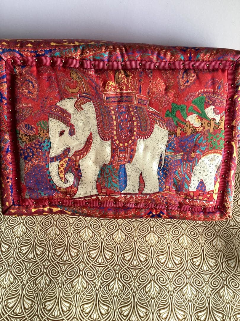 装飾茶箱　アラビアOR インド❓白いゾウ