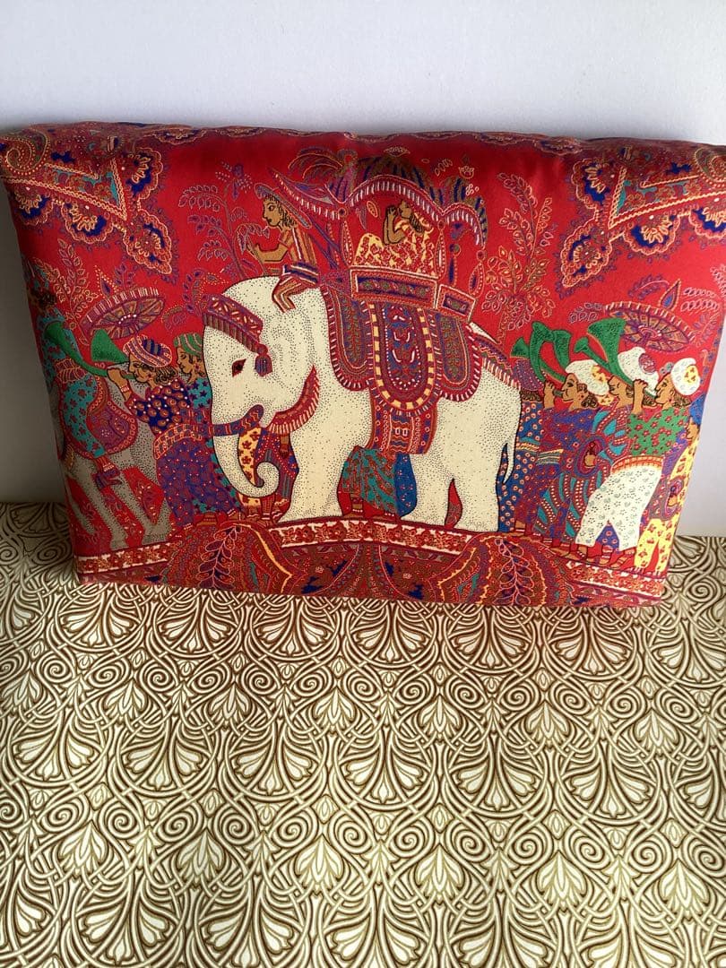 装飾茶箱　アラビアOR インド❓白いゾウ