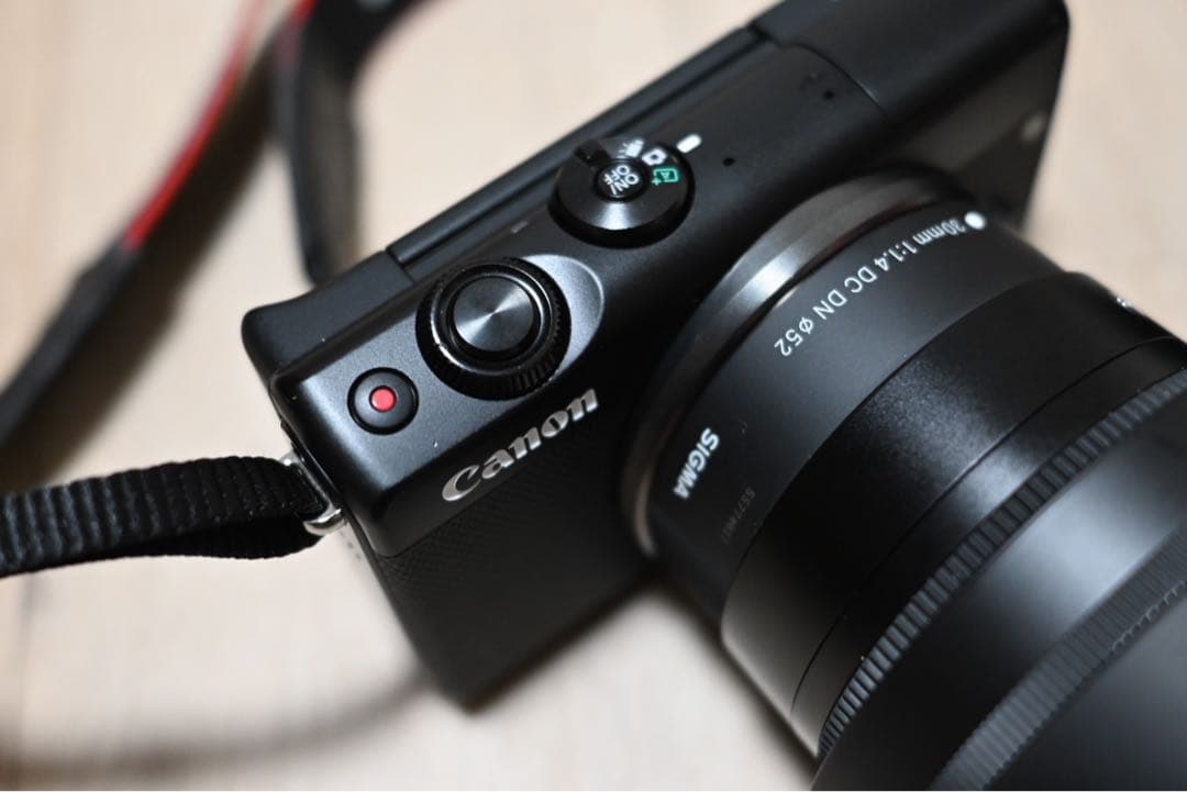 【美品】Canon EOS M100 ミラーレス一眼カメラ