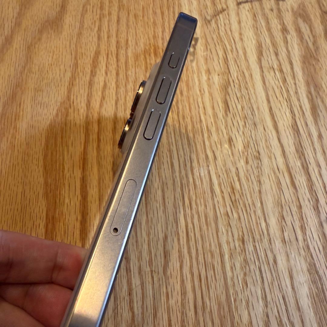 田*中様 【画面・背面割れ】iPhone 16 Pro 128G バッテリー残量