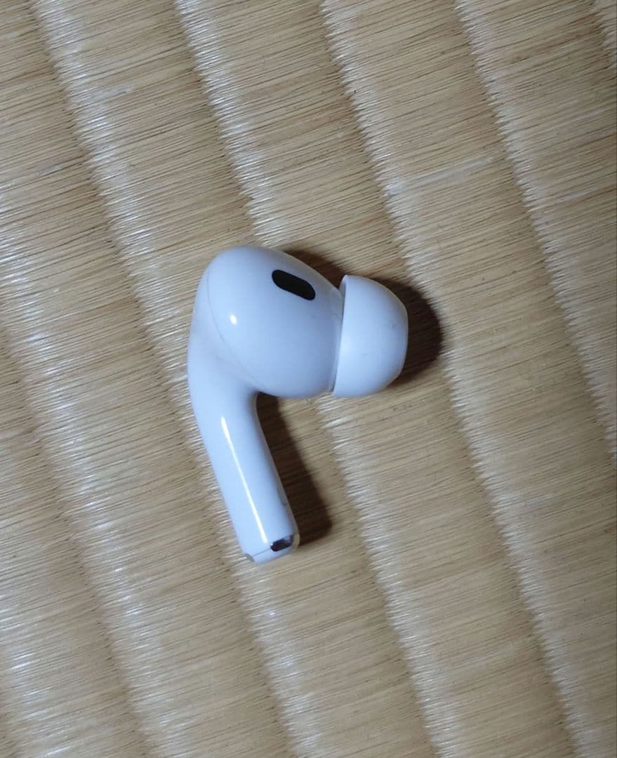 Apple AirPodspro2　Lightning(A2699）　左耳用