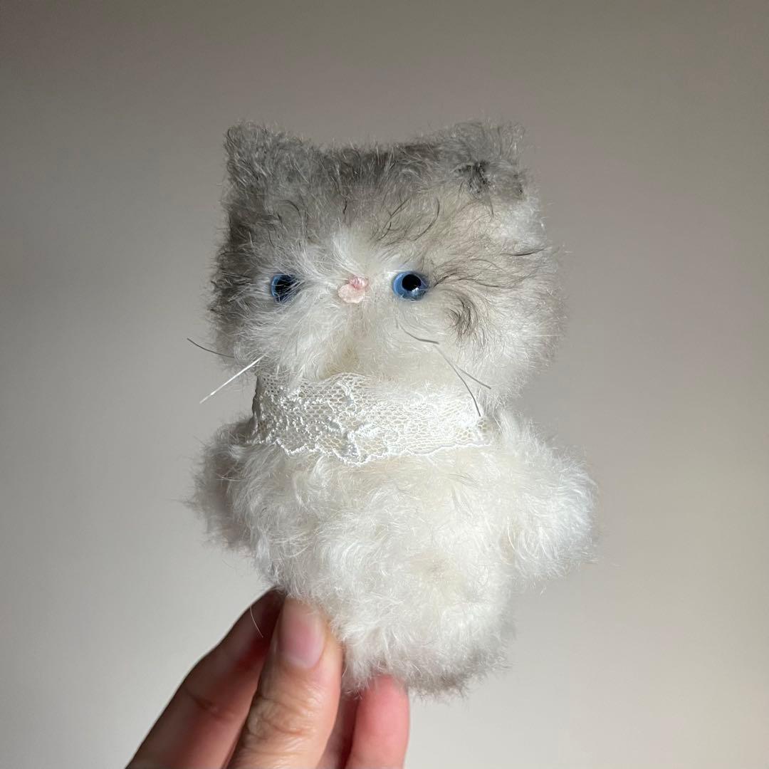 Art　ちいさなネコ　ハンドメイド　猫　ぬいぐるみ　作家　アートドール　a1