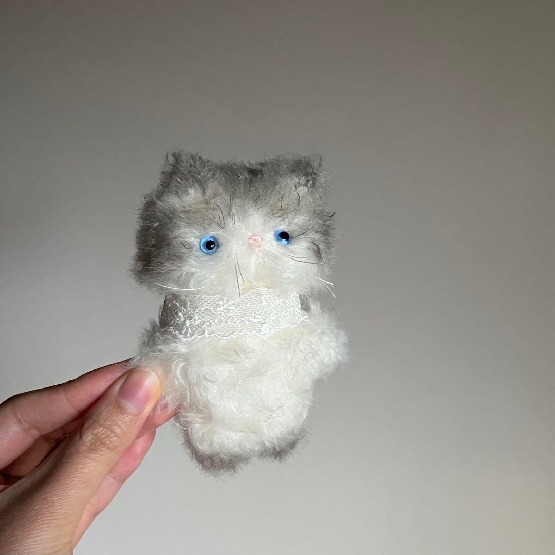 Art　ちいさなネコ　ハンドメイド　猫　ぬいぐるみ　作家　アートドール　a1