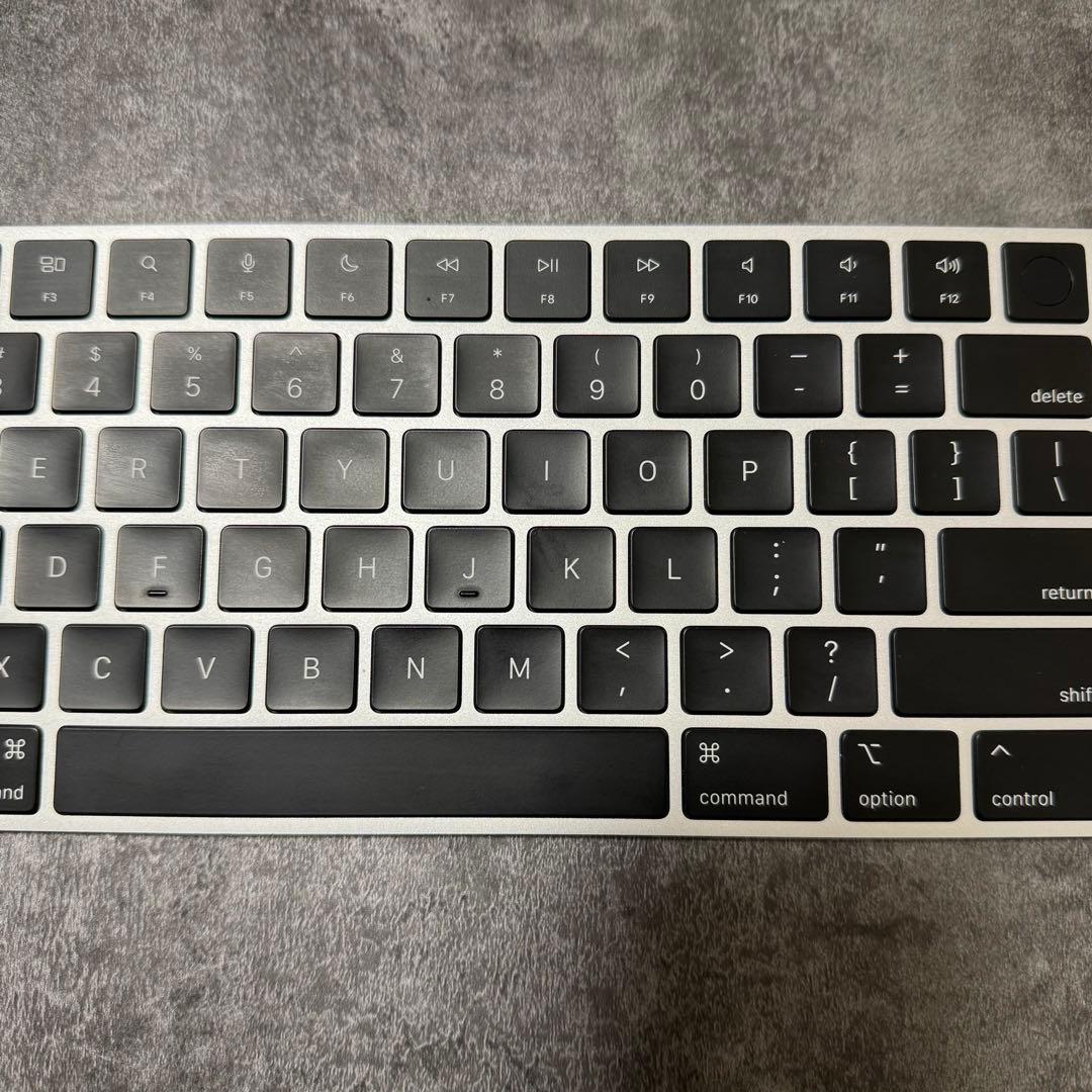 Magic Keyboard（テンキー付）- 英語（US）Appleシリコン搭載
