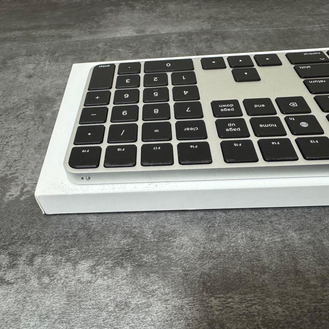 Magic Keyboard（テンキー付）- 英語（US）Appleシリコン搭載