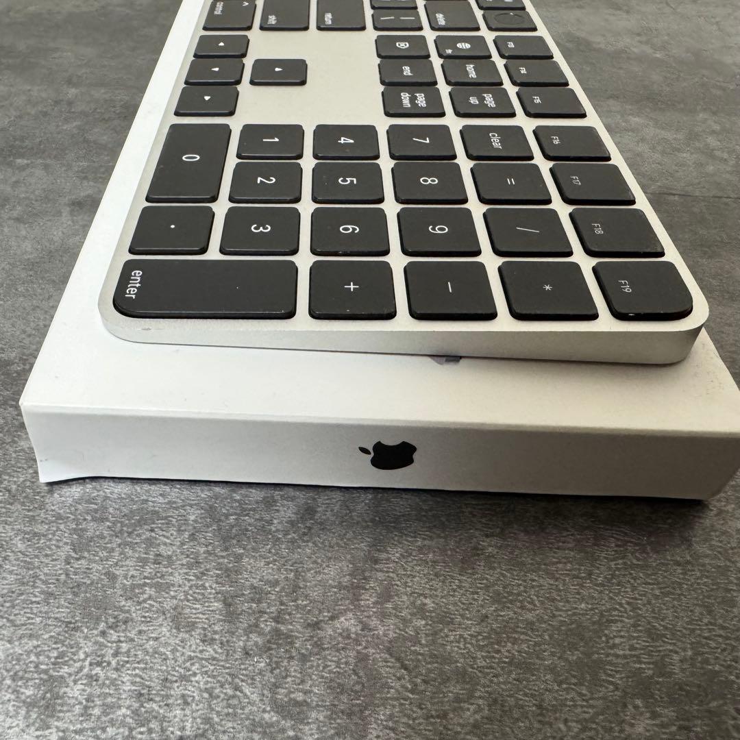 Magic Keyboard（テンキー付）- 英語（US）Appleシリコン搭載