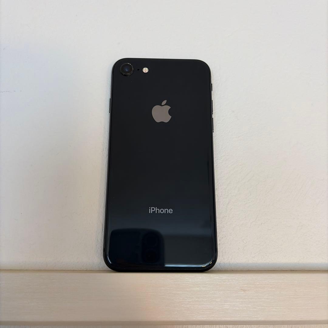 iPhone8本体　ブラック