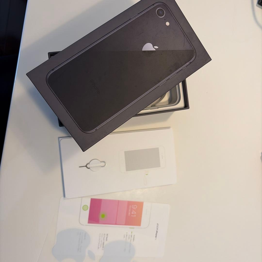 iPhone8本体　ブラック