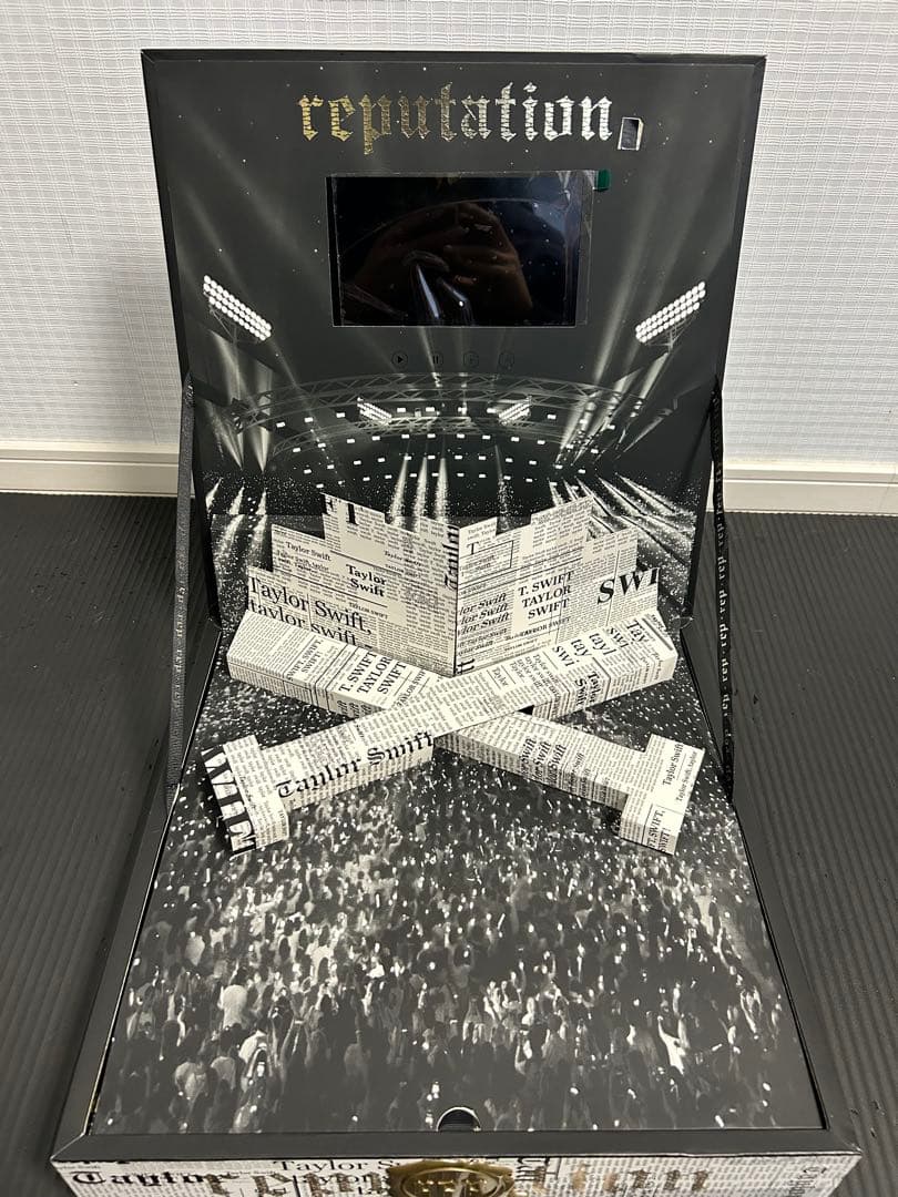 【直筆サイン付】テイラースウィフト reputation VIP BOX 限定版