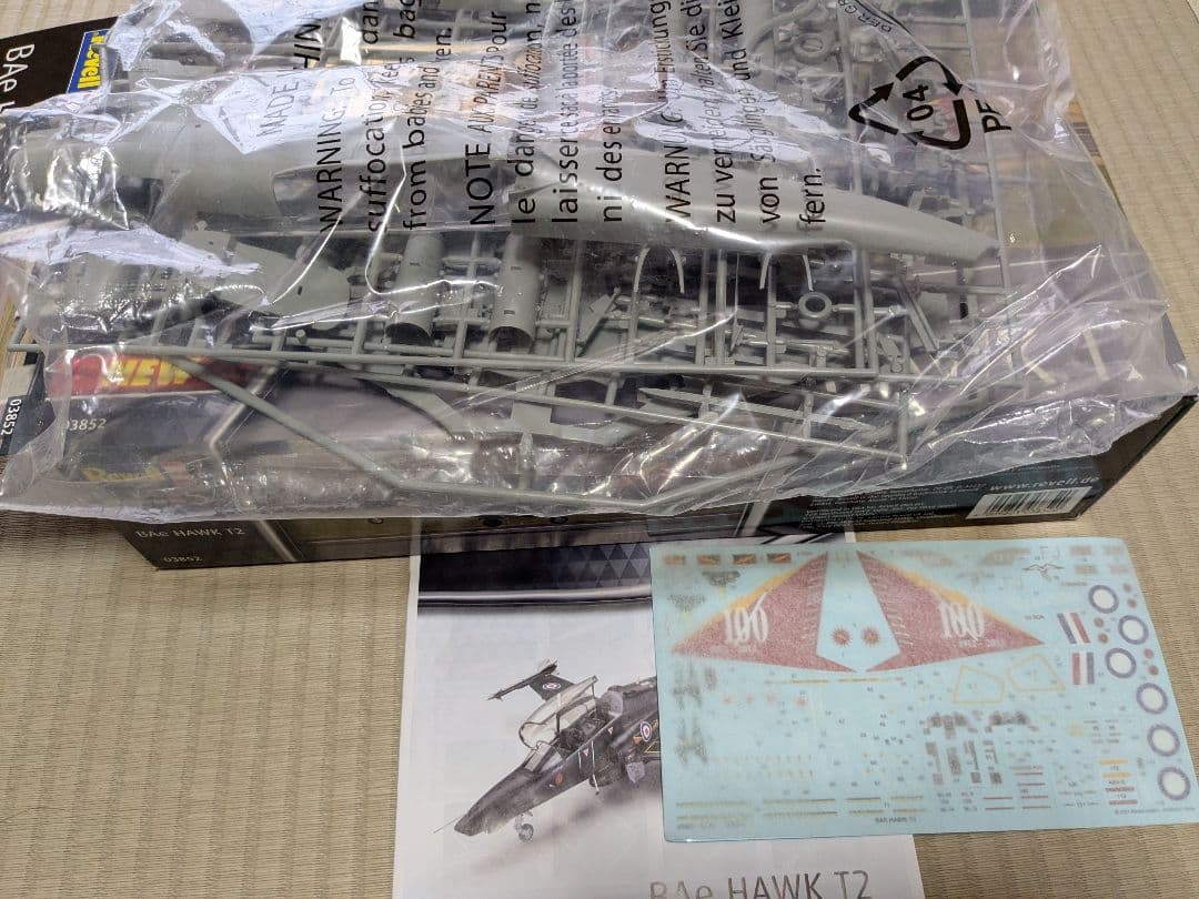 【最終価格】1/32　Revell BAe HAWK T2