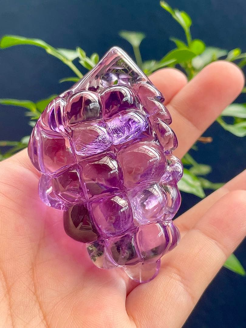 虹入り　アメジスト　ぶどう彫刻　縁結び　子孫商売繁盛　天然石水晶