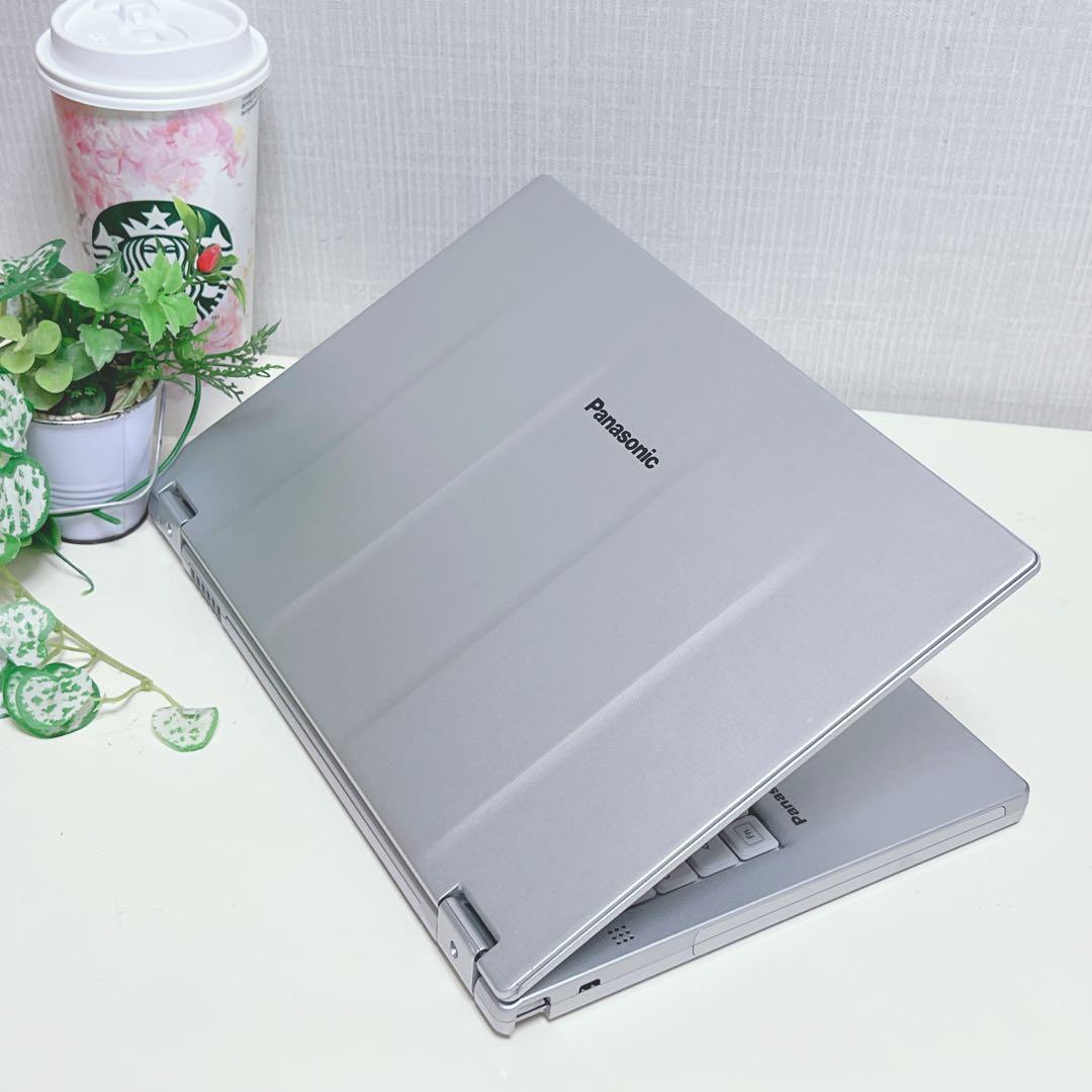 軽量、持運OK、タッチパネル搭載、高速SSD、Win11、オフィス、イラレ使える