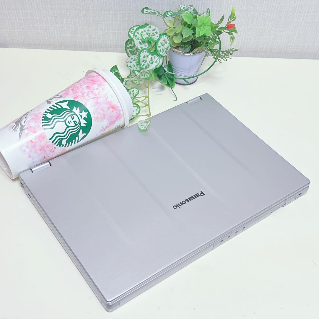 軽量、持運OK、タッチパネル搭載、高速SSD、Win11、オフィス、イラレ使える