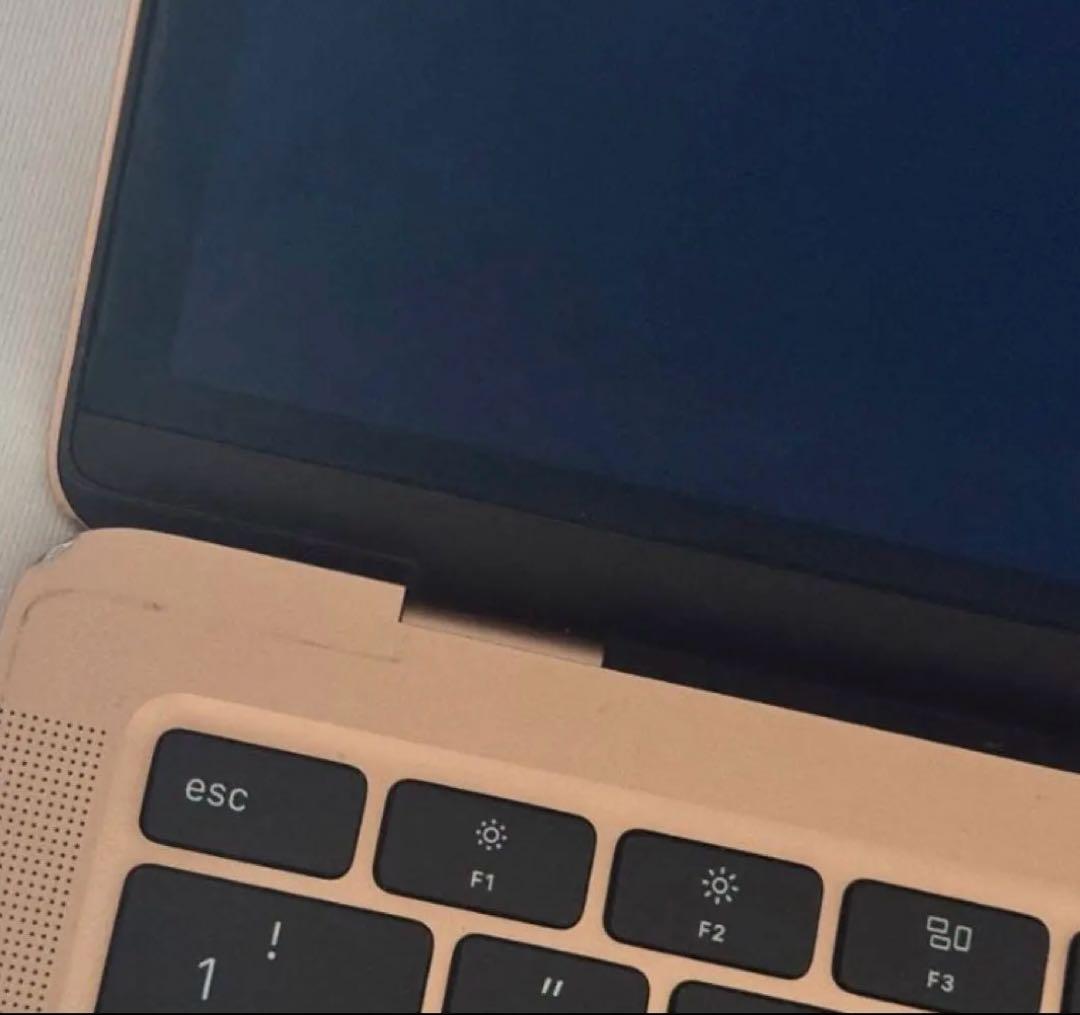 MacBook Air 8GB 256SSD core i3 ゴールド