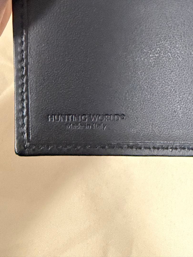 ハンティングワールド　三つ折り　財布