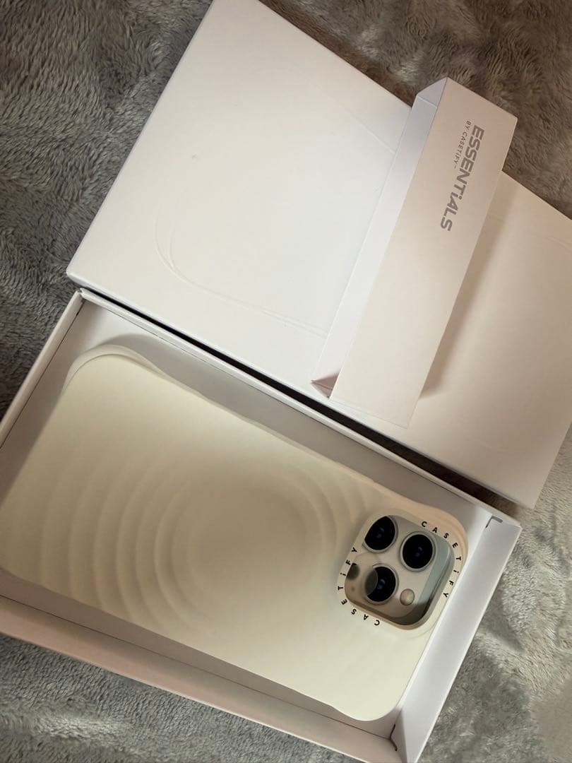 ウェーブシリコンケース ホワイト iPhone 16 Pro Max
