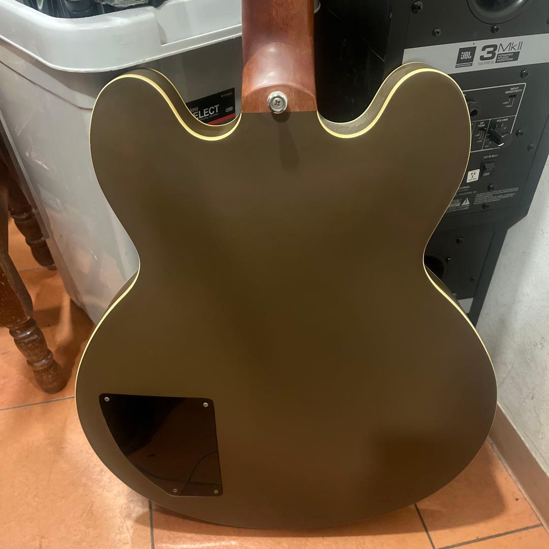 ES-333 トムデロングBLINK182