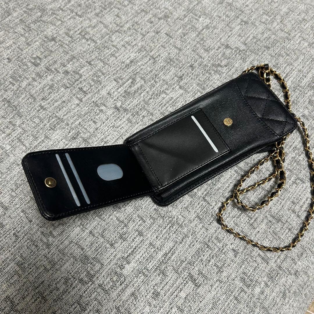 CHANELノベルティ スマホ ショルダーバッグ黒　・カード入れ付き