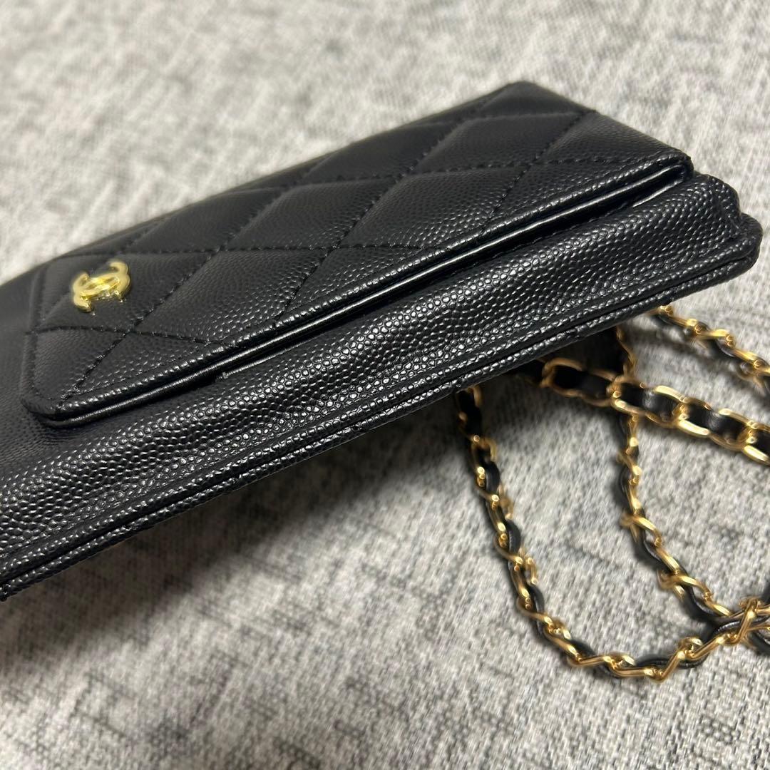 CHANELノベルティ スマホ ショルダーバッグ黒　・カード入れ付き