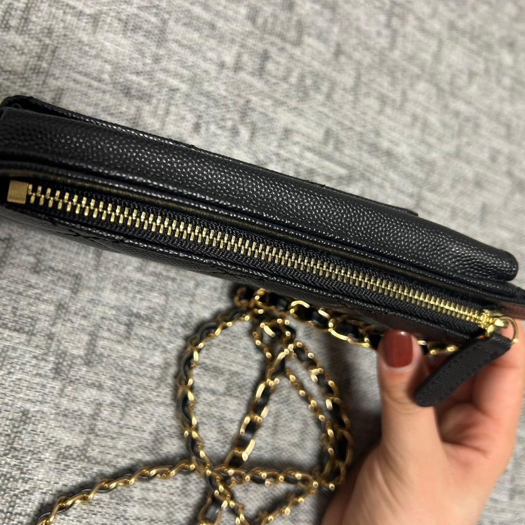 CHANELノベルティ スマホ ショルダーバッグ黒　・カード入れ付き